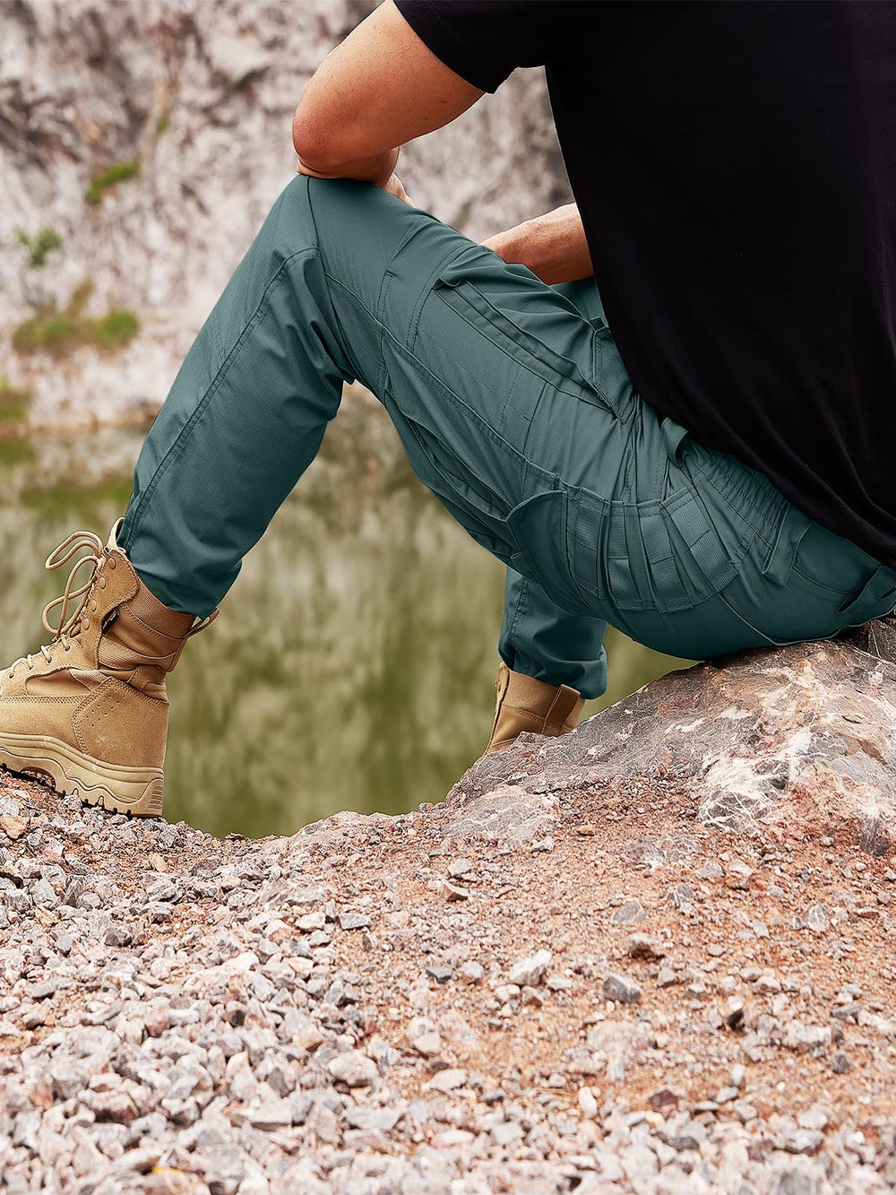 FREE SOLDIER water-repellent cargo pants protect against light rain and splashes