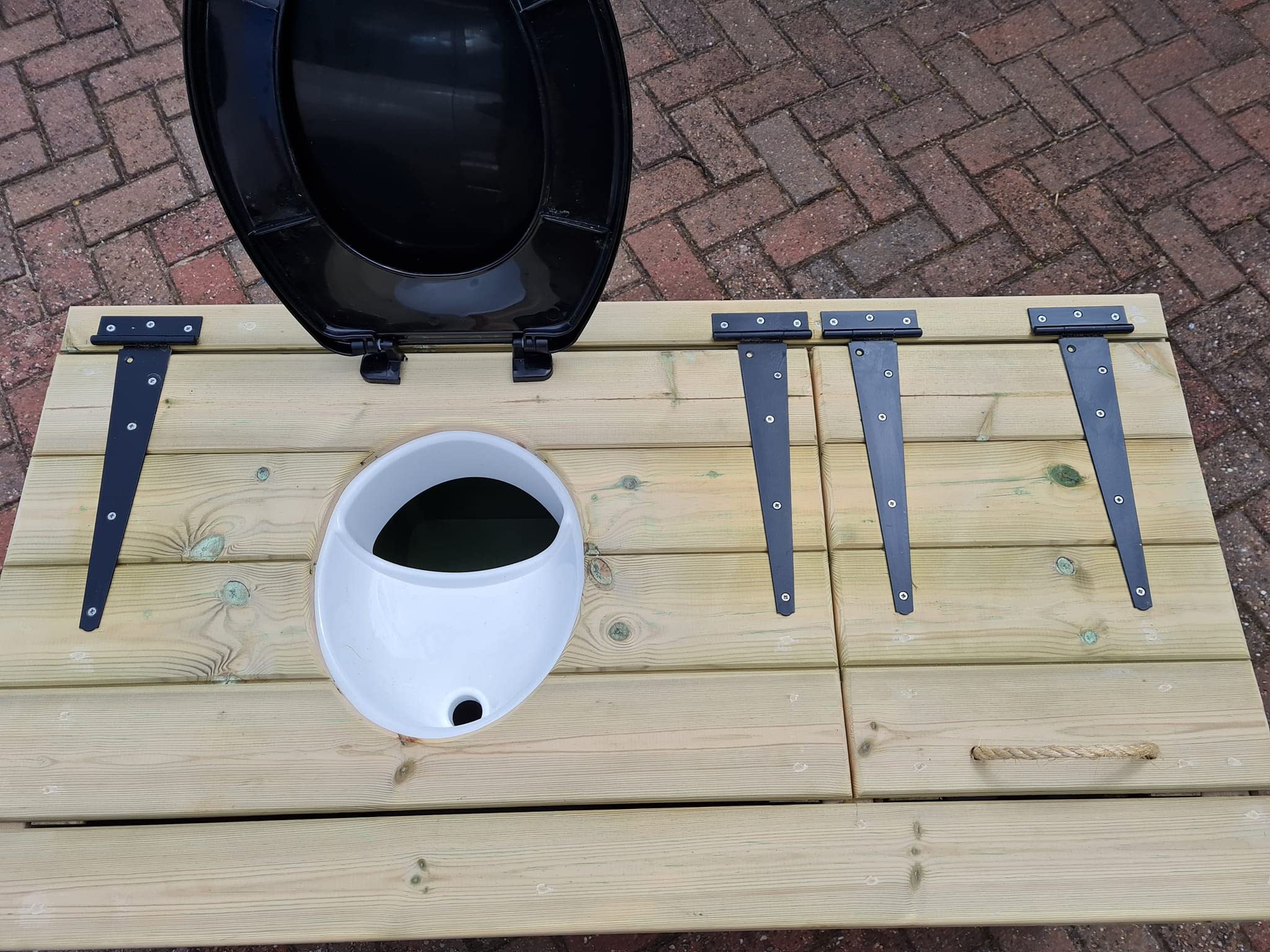 Free Range Designs 10-year guarantee signals long-term reliability for frequent use.