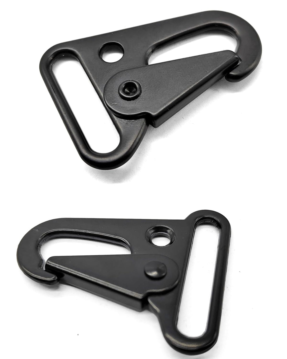 Fujiyuan outdoor clip helps attach gear to backpacks