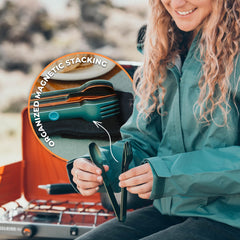 Magnetic knife feature and secure stacking for on-the-go meals