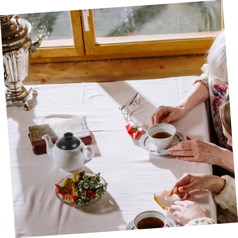 FUNOMOCYA teacup lid fits multiple pots for easy family gatherings.