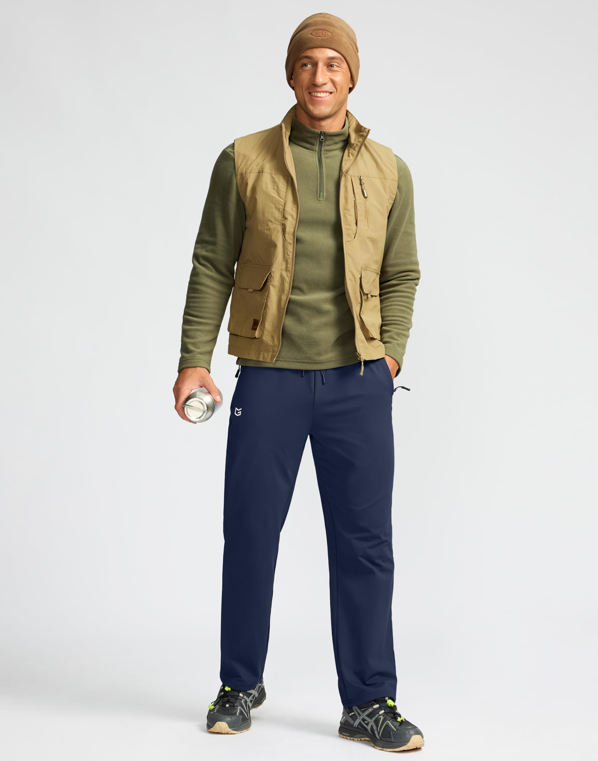 G Gradual outdoor-ready pants suitable for hiking and daily wear.