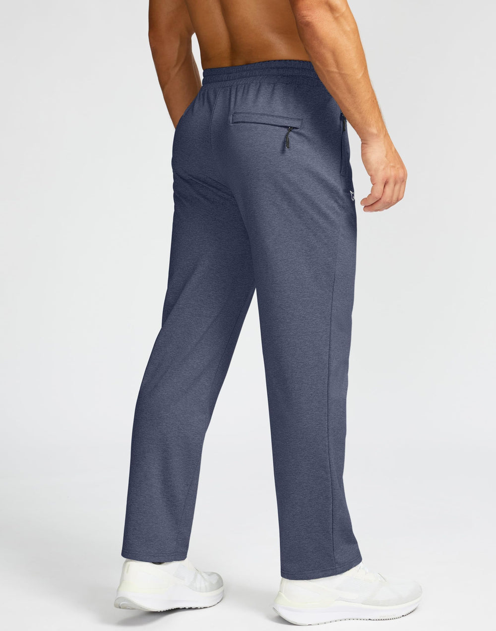 G Gradual fleece-lined fabric close-up demonstrates soft warmth and flexible movement