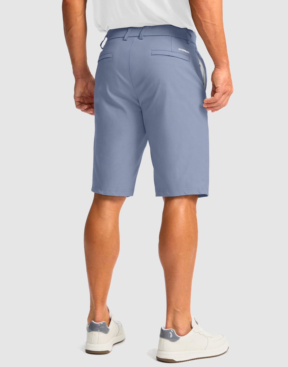 G Gradual quick-dry, 4-way stretch fabric keeps you comfortable on and off the course.