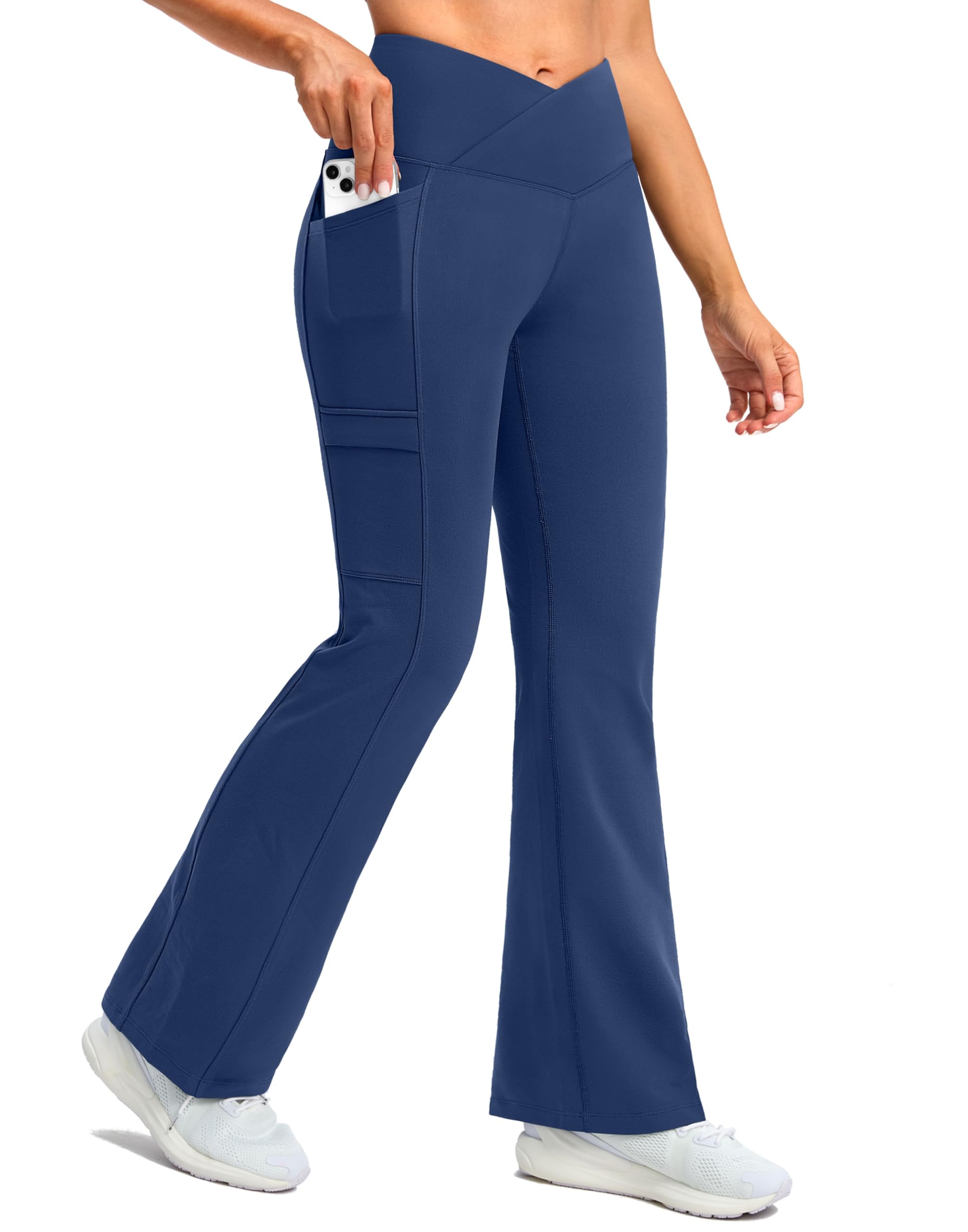 G Gradual fleece-lined pants in blue show water resistance for snowy commutes.