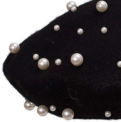 Galsawi warm wool beret worn outdoors, demonstrating versatility.