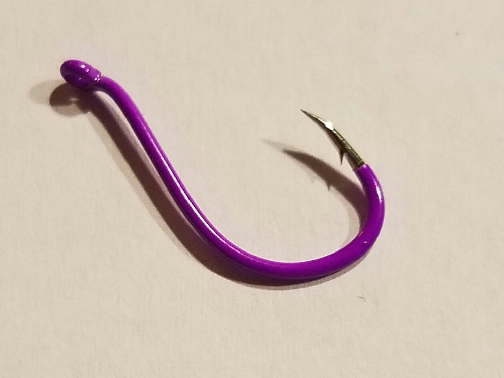 Gamakatsu Octopus Hook purple in-pack view highlighting durability and wide gap for secure hooksets.