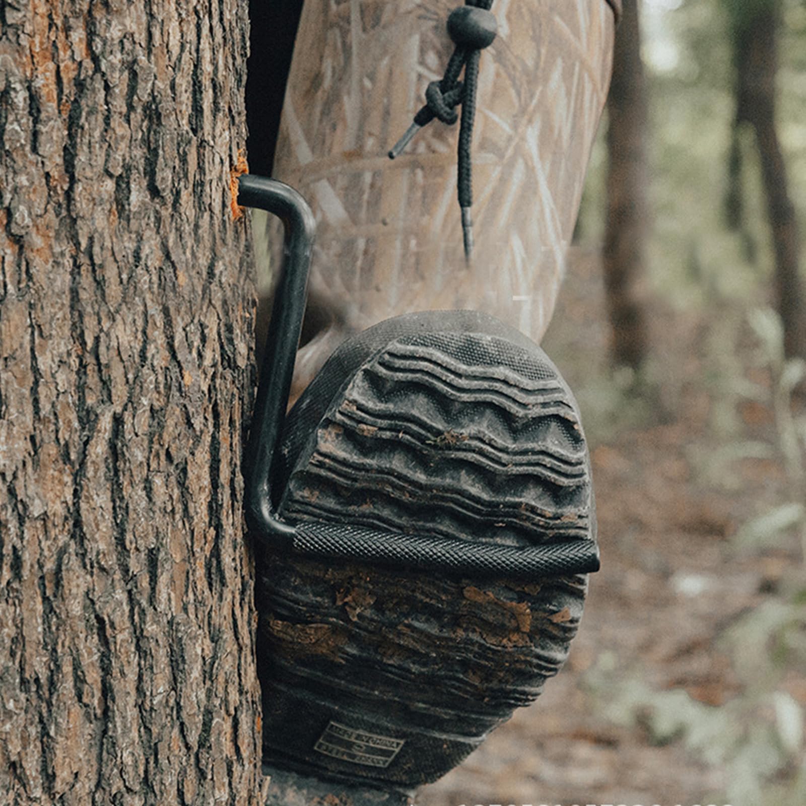 GBACHOOSE knurled non-slip surface enhances grip on trunks.