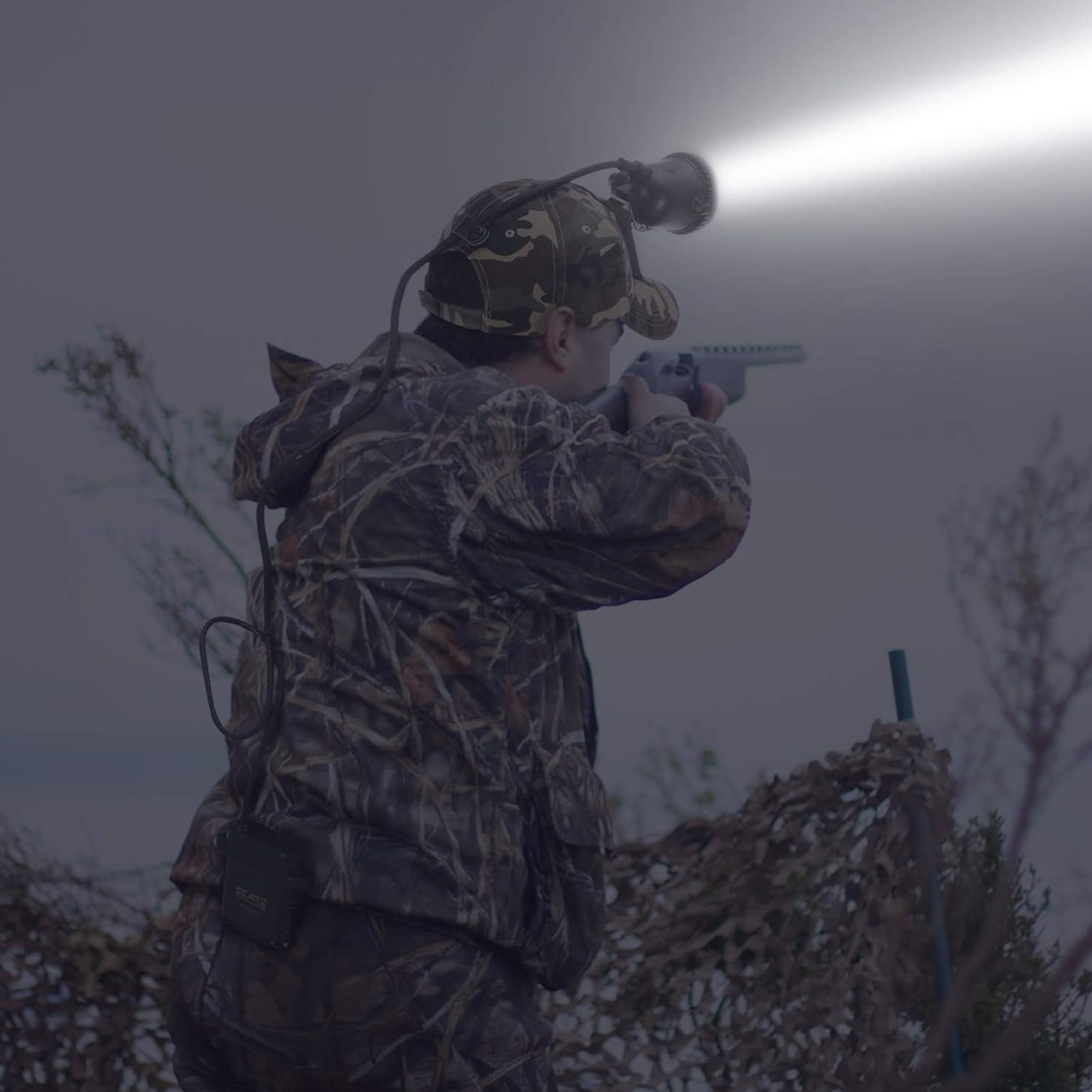 GearOZ 55,000 lux beam demonstrates long-range visibility up to 800 yards.