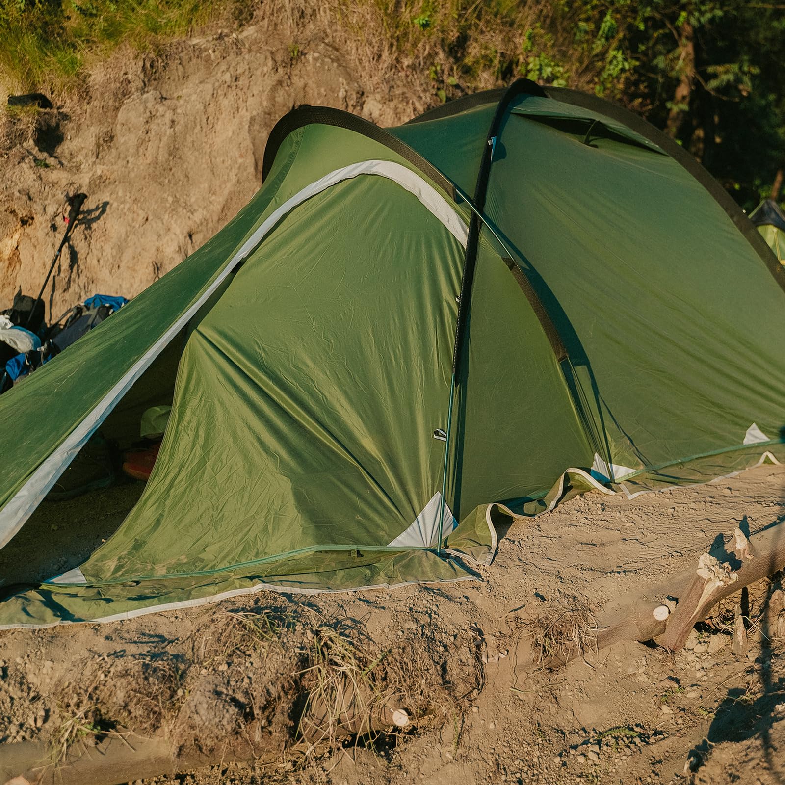 Geertop 4-season tent with snow skirt remains stable in cold or snowy conditions.