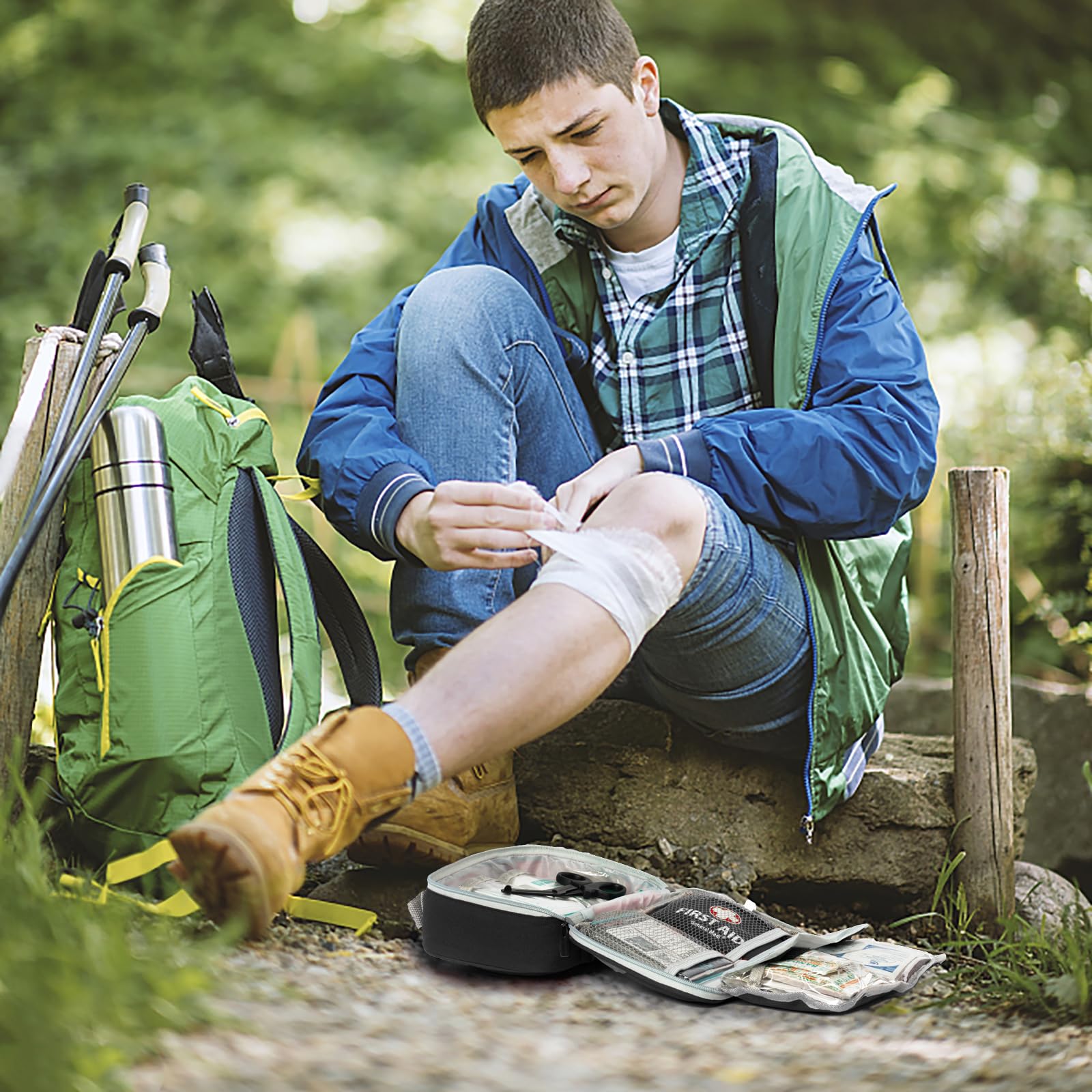 General Medi compact first-aid bag with multiple compartments for easy access.