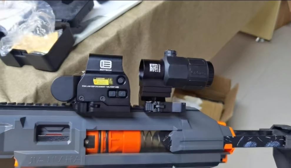 Generic 558 quick-release mount keeps the optic secure on standard rails.