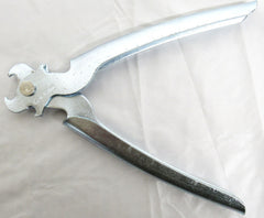 Generic Cold Creek S-Hook Tool in action closing an S-hook with controlled pressure.