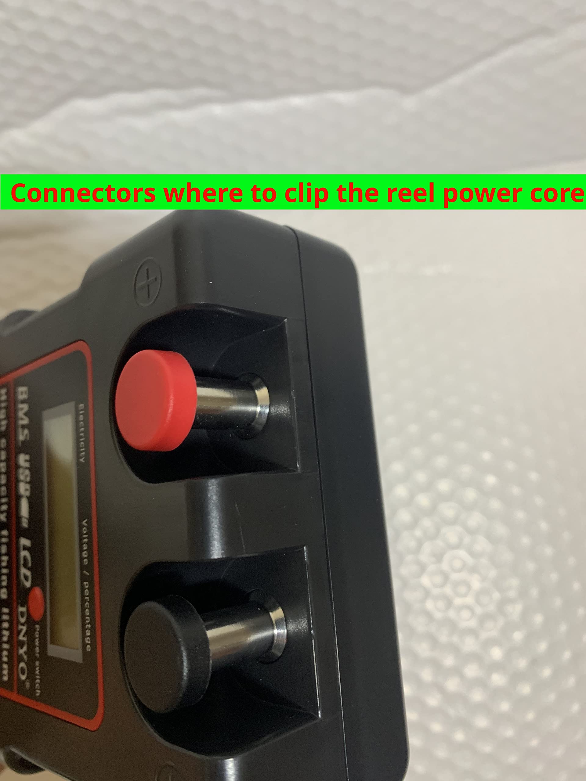 Generic DN-1700NS battery with USB ports for charging devices on board.