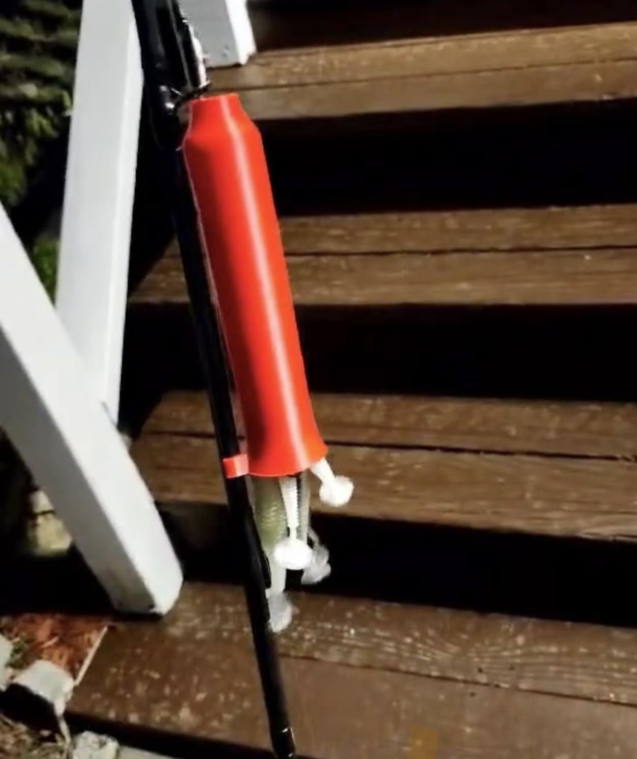 Generic orange-installed cover keeps arms secure during transport
