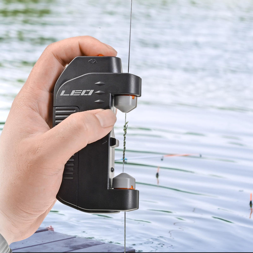 Generic Knotter non-slip handle keeps grip in wet conditions.