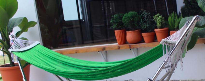 Generic Truong Tho hammock holds up to 500 pounds for versatile use.
