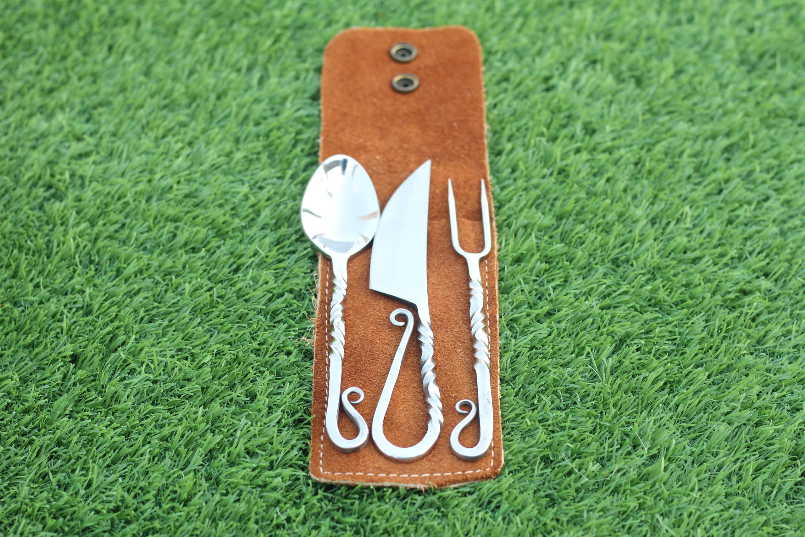 Generic Viking cutlery set with detailed pattern elevates display and use.