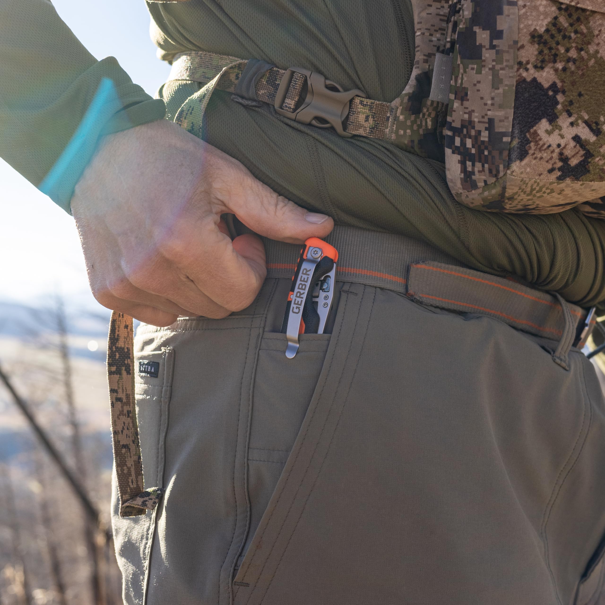 Gerber Vital Pocket Knife includes six replacement blades for extended trips.