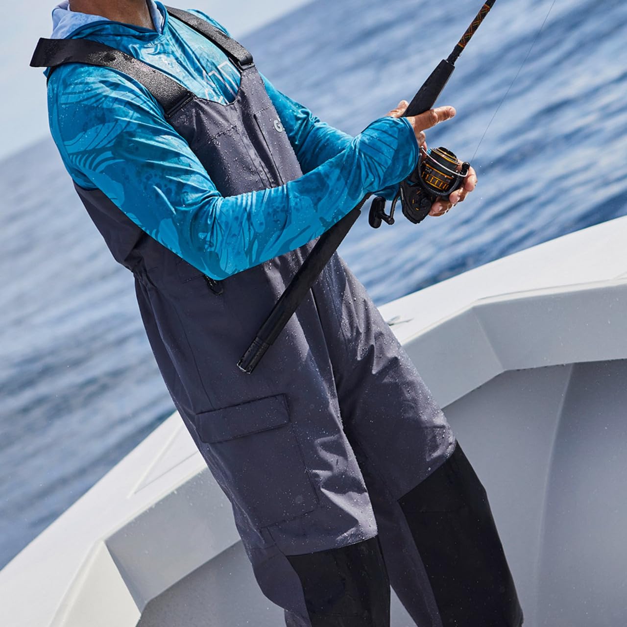 Gill Aspect Bib Shadow XXL double storm guard defends against splashes and abrasion.