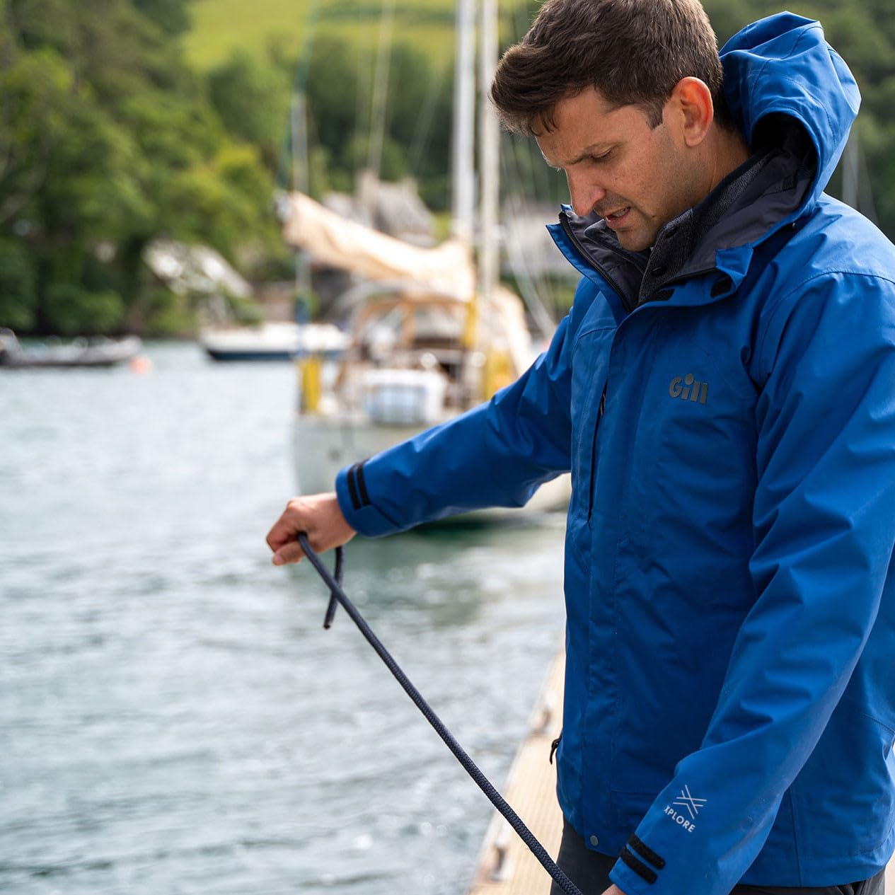 Gill Aspect Jacket full-zip design enables easy on/off and versatile layering