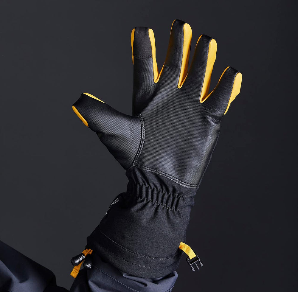 Gill Helmsman Dura-Grip fabric delivers durable grip.