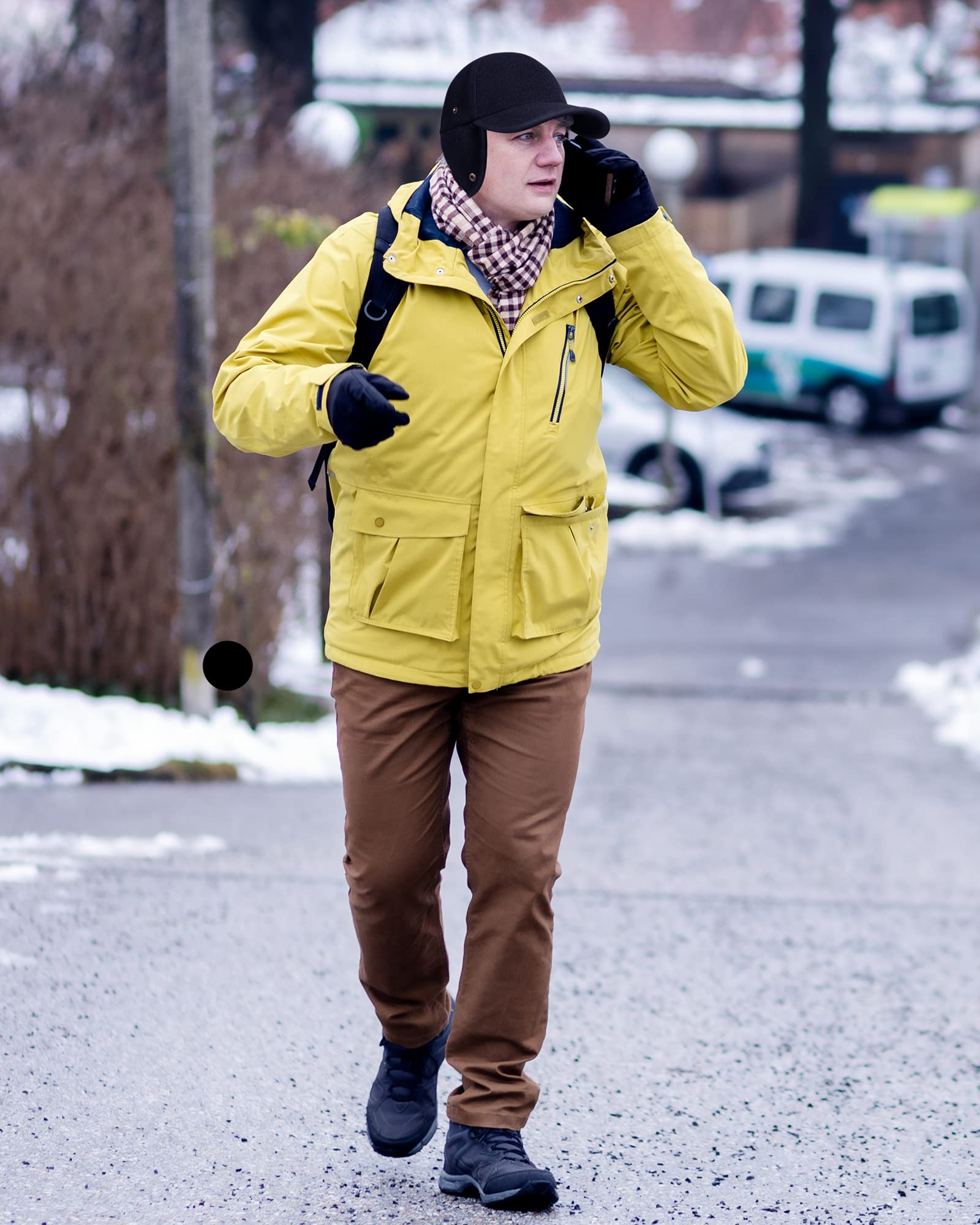 Gisdanchz outdoor-ready design supports hiking and hunting in chilly weather.