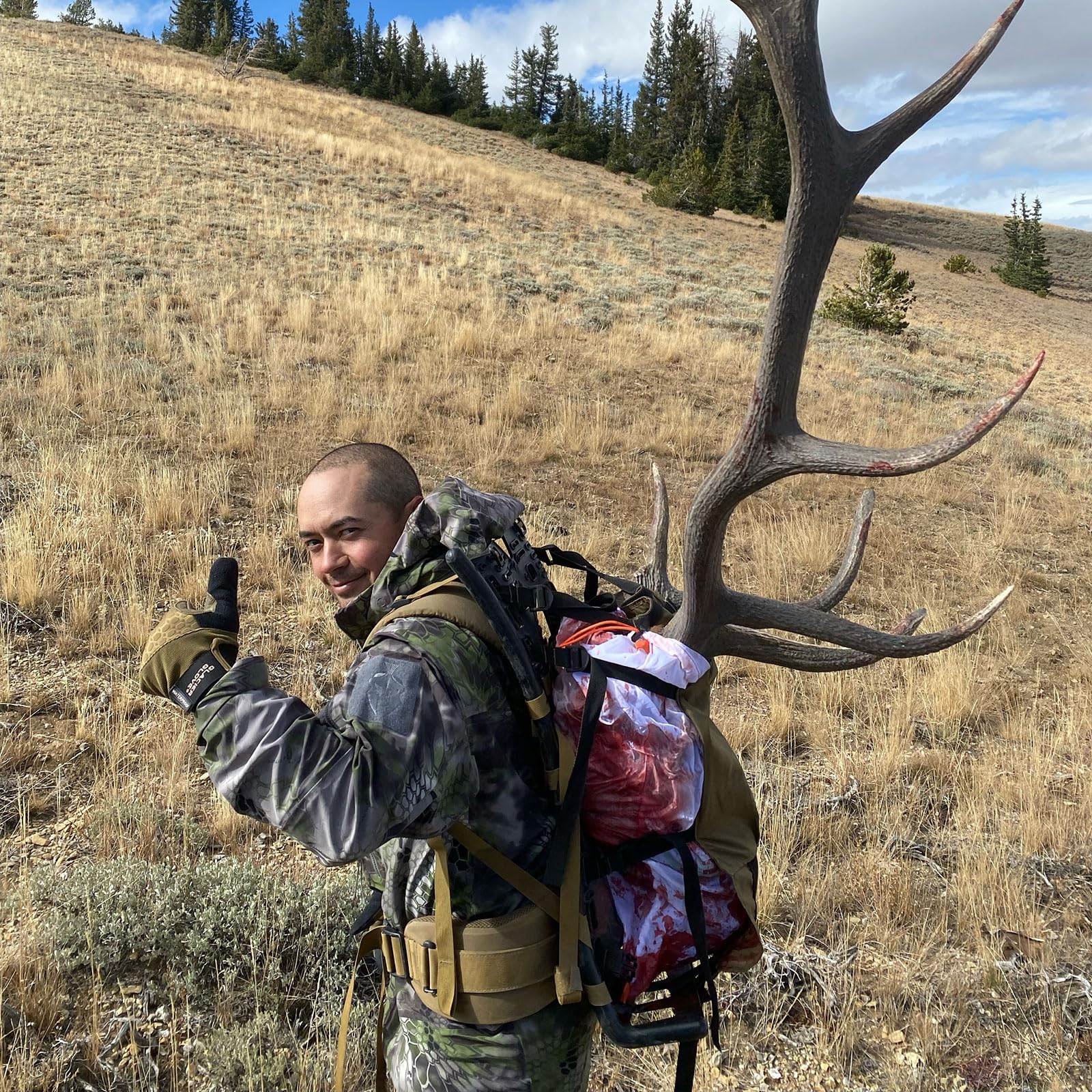 Glacier Glove Alaska Pro is suited for hunting, fishing, and hiking outdoors.
