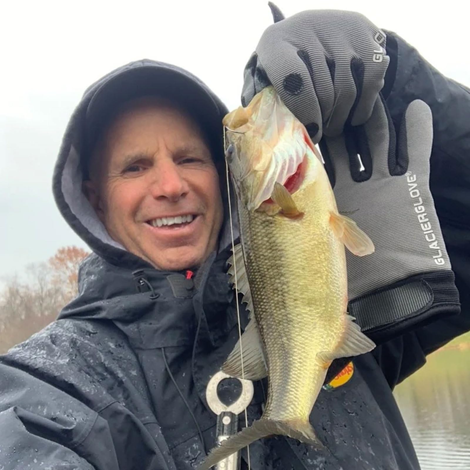 Glacier Glove Elite Angler suited for fishing, hunting, and photography.