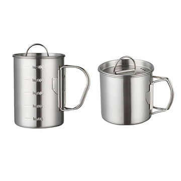Glomora camping cup with lid and foldable handle, ideal for compact carrying.