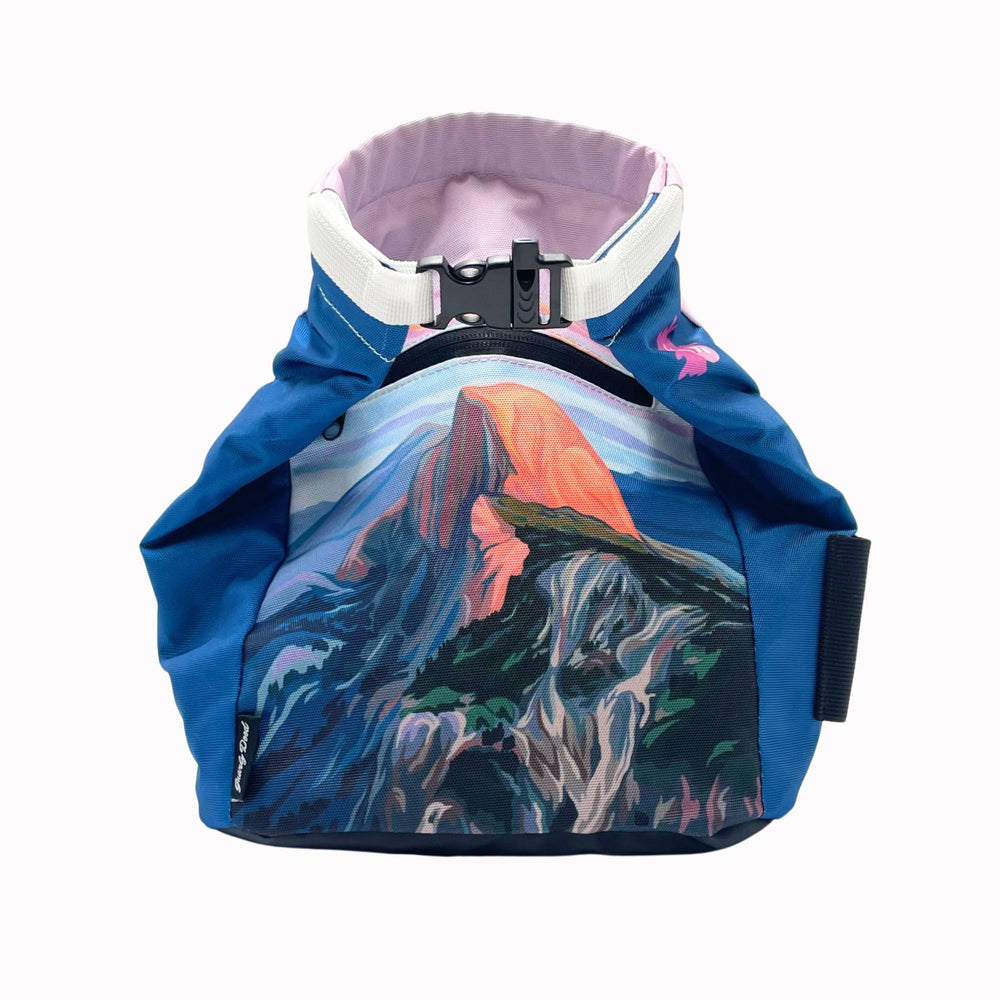 Gnarly Dood Yosemite chalk bucket lid showing secure Hook and Loop closure to reduce chalk dust
