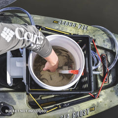 Air pump for circulating fresh air into bait containers
