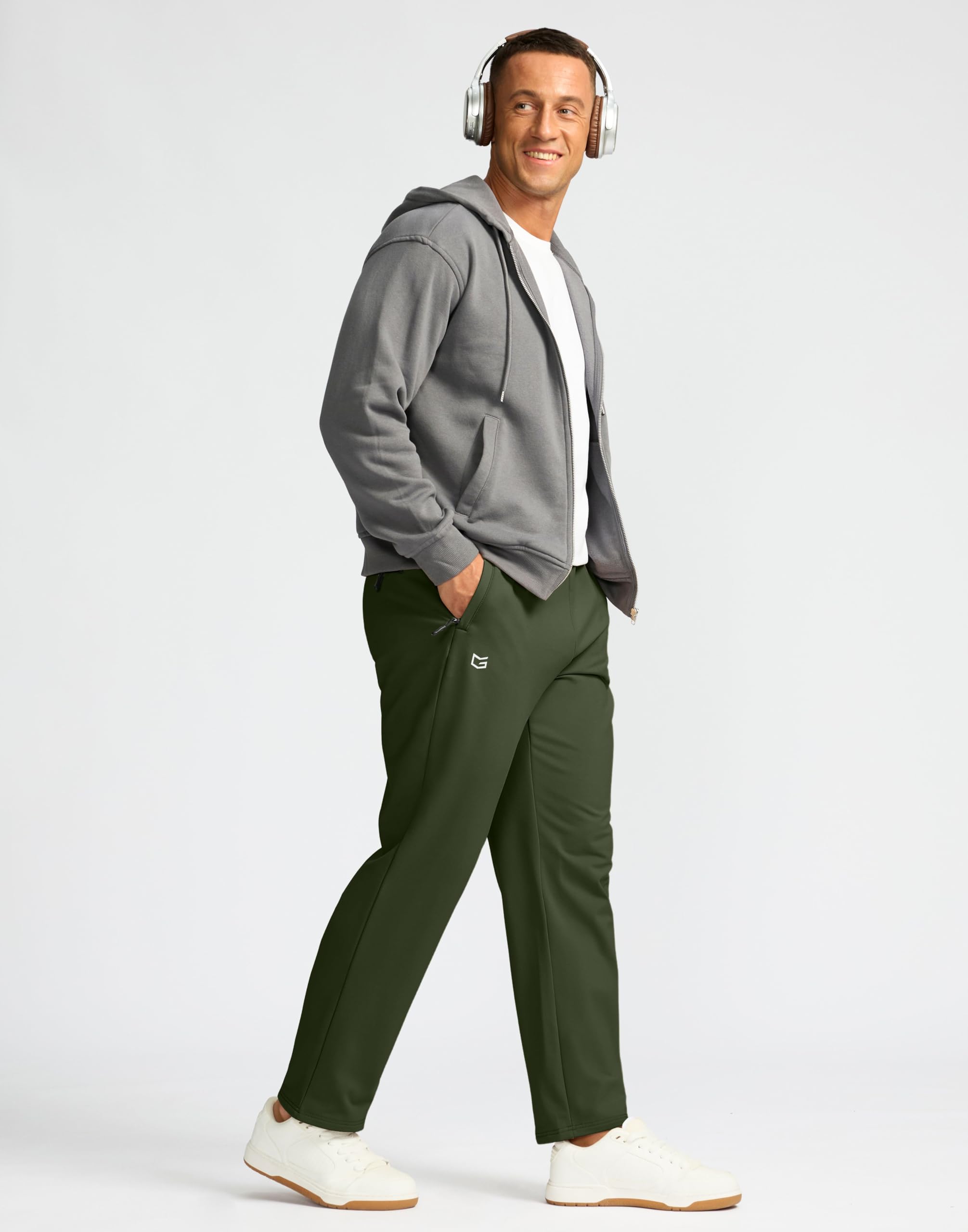 G Gradual three-zip-pocket design secures valuables during workouts.