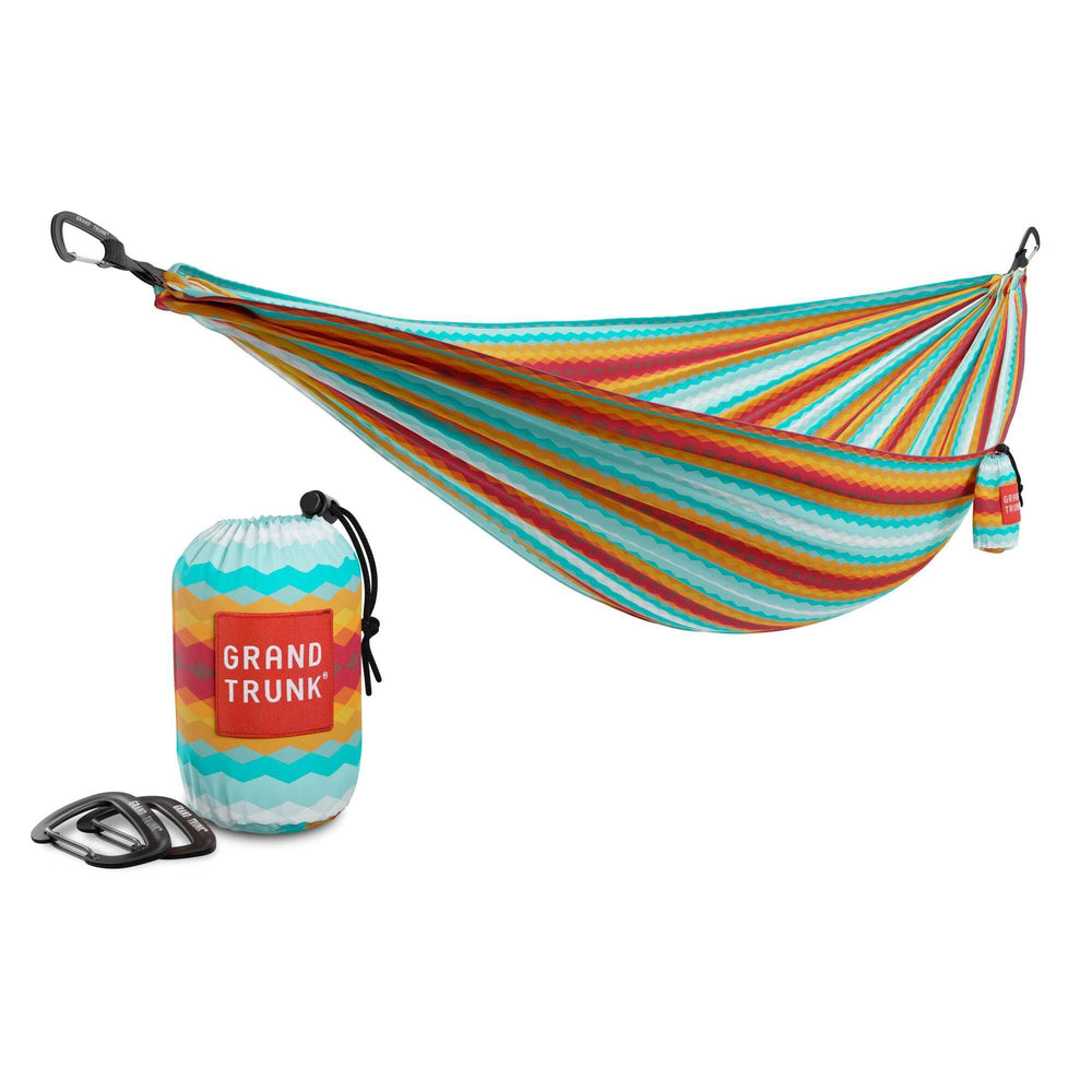 GRAND TRUNK TrunkTech Double Hammock setup demonstrates quick, stable hanging for two