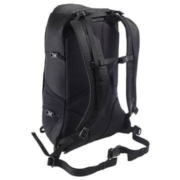 Granite Gear Dagger Ultralight Day Pack 22L front pocket with cord system for secure carry