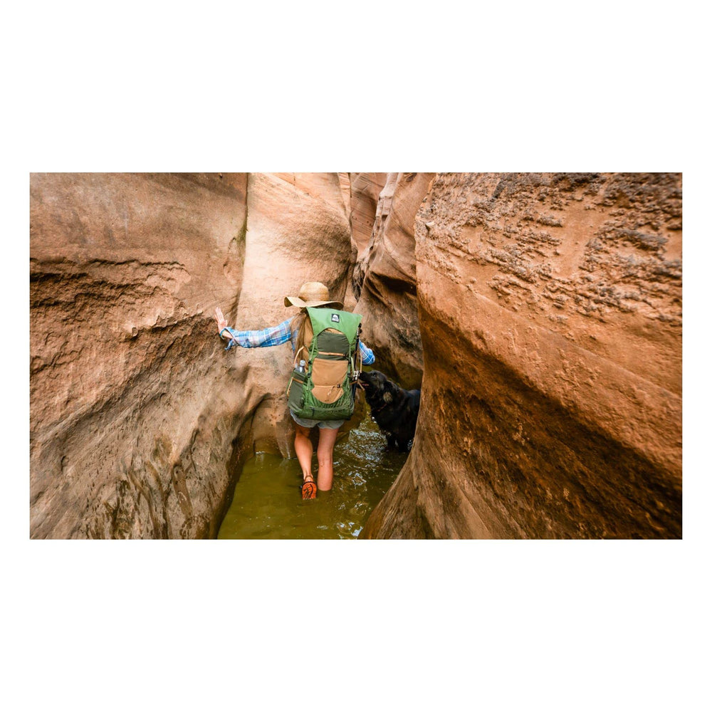 Granite Gear Perimeter 50 internal hydration sleeve prevents fluid shift during movement.