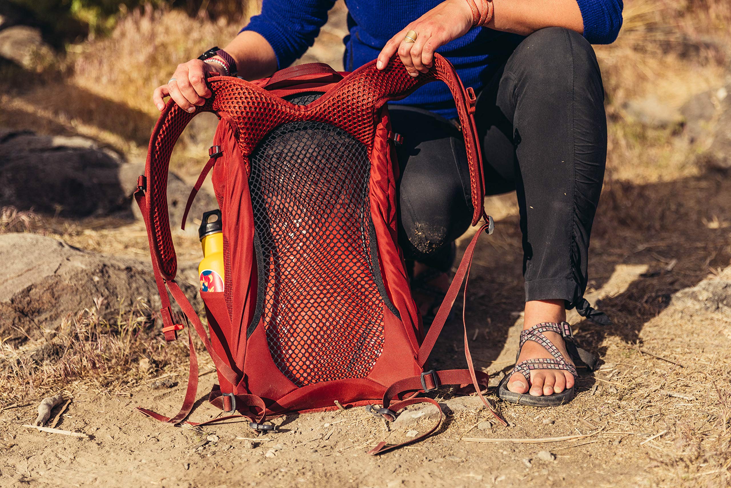 Gregory Arrio 24L hydration-clip access lets you sip on the move.