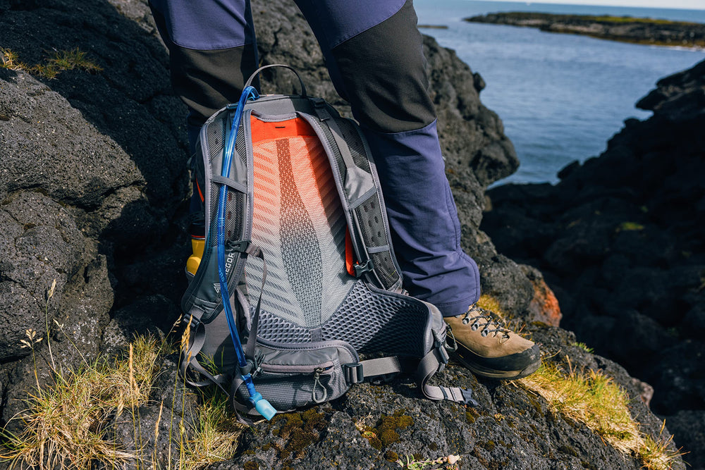 Gregory Maya 30L external compression and pockets aid organization.