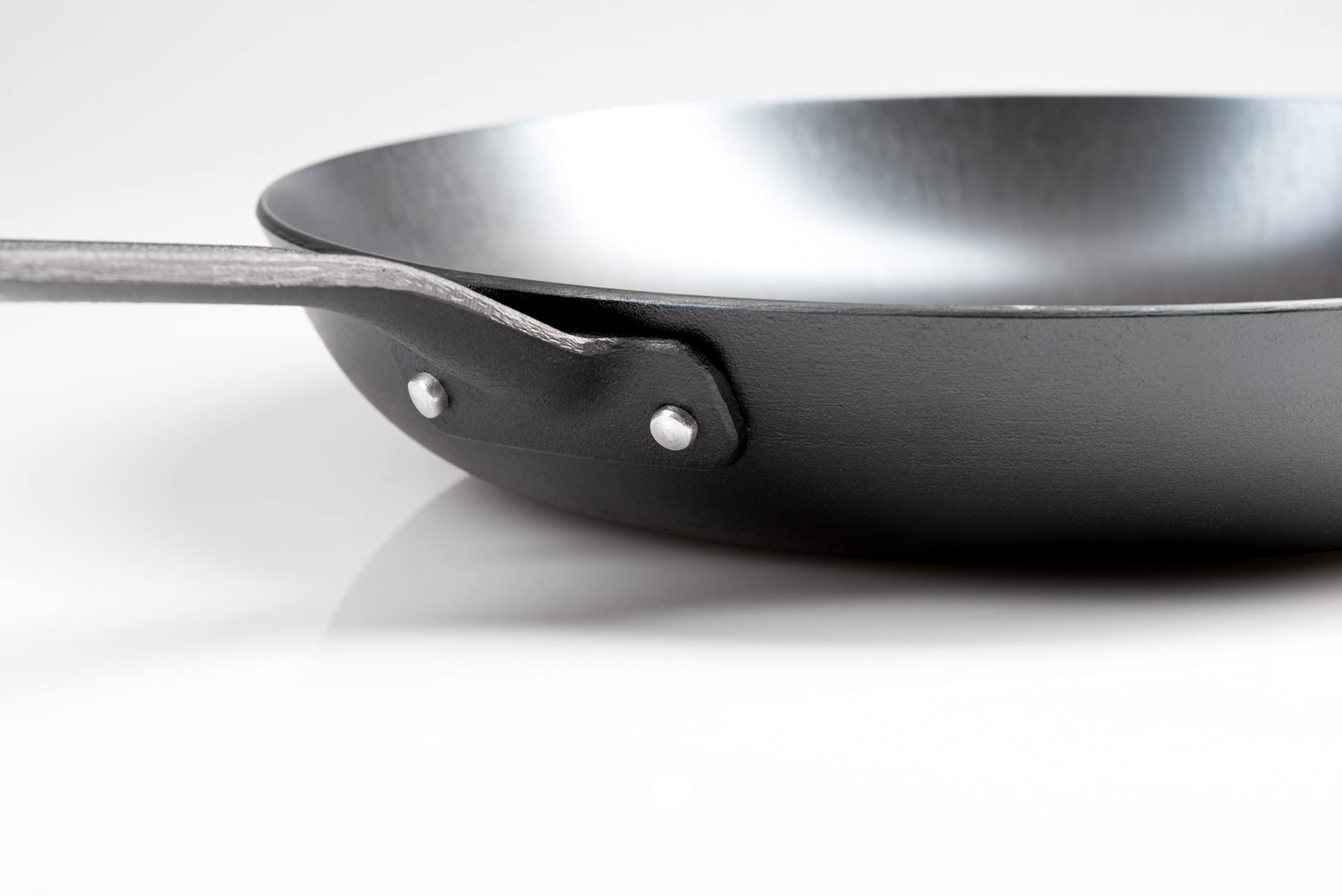 GSI Outdoors Guidecast 12-Inch Frying Pan handle design for comfort