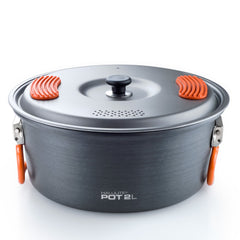 Lid with integrated strainer on the Halulite pot for easy draining