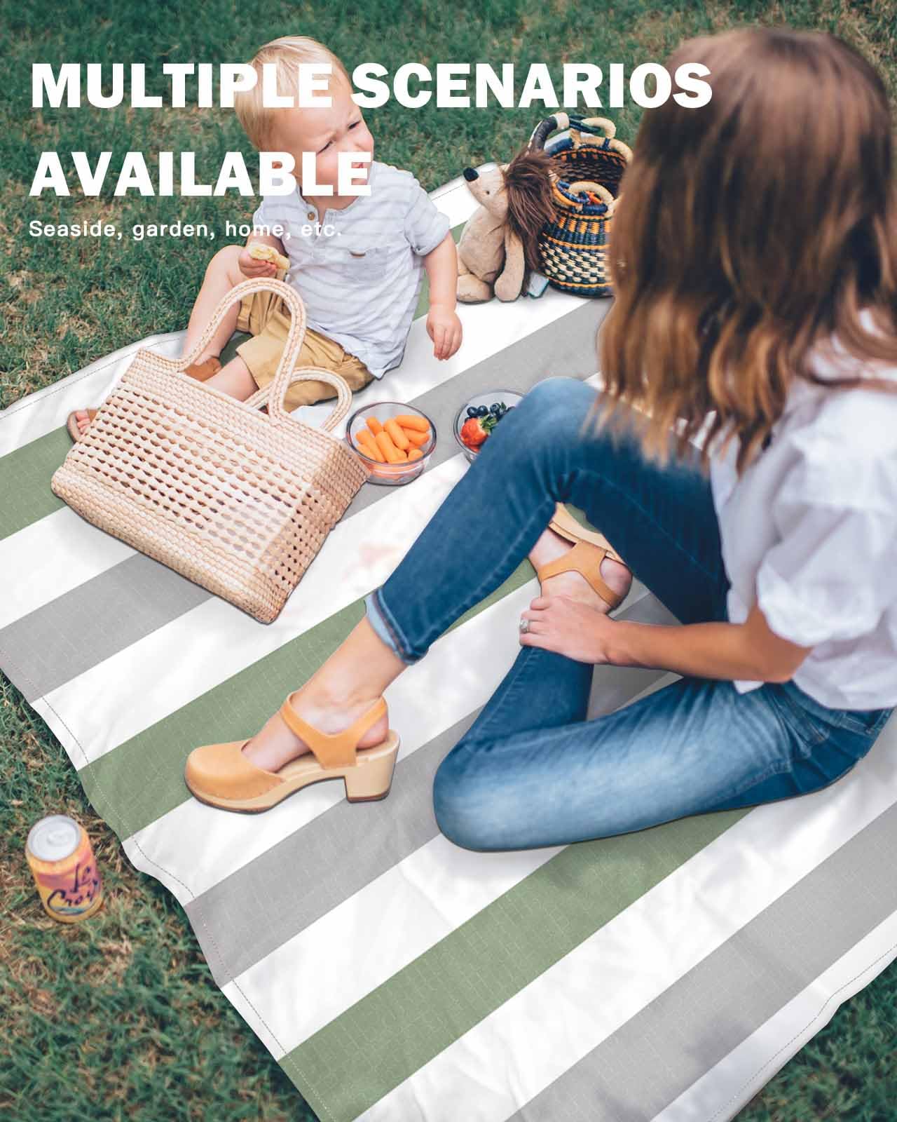 Gsypo blanket cleans easily and dries fast after beach days.