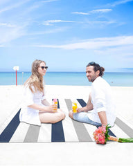Gsypo outdoor mat folds compactly into a lightweight carry bag.