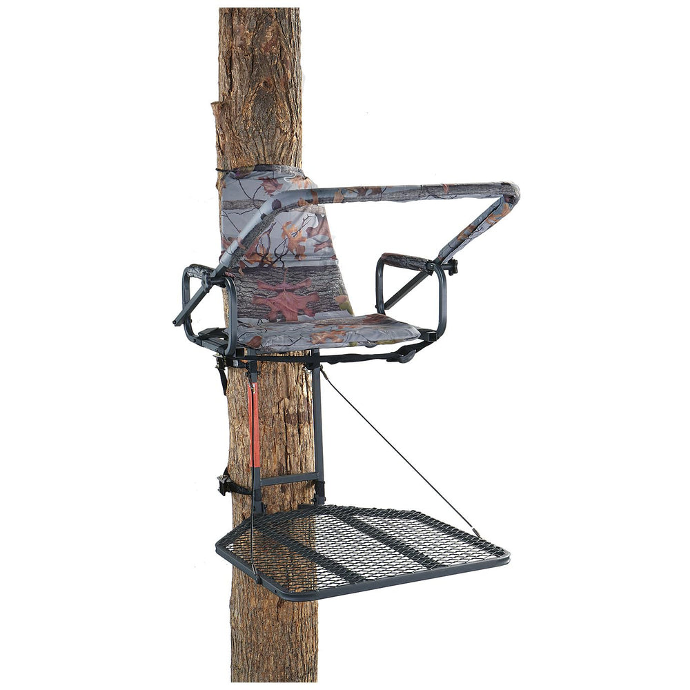 Guide Gear Deluxe Hang-On tree stand camouflage pattern helps blend into surroundings.