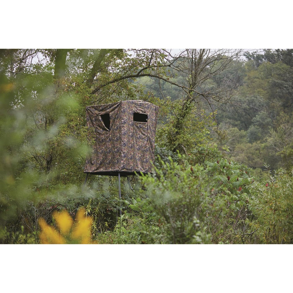 Guide Gear blind with peaked ceiling to aid water runoff in rain.