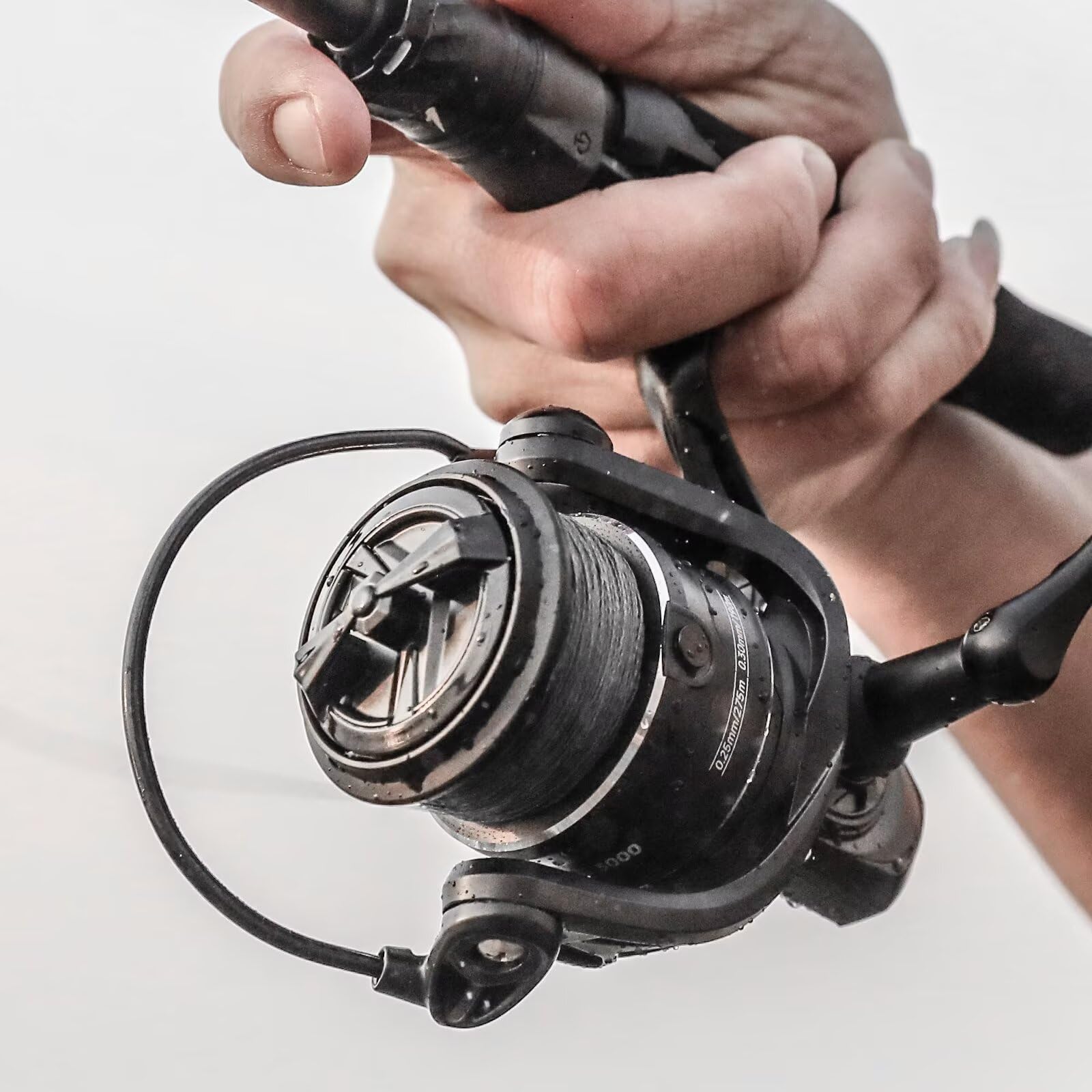 Handing M1 Pro helps you achieve longer, steadier casts in wind.
