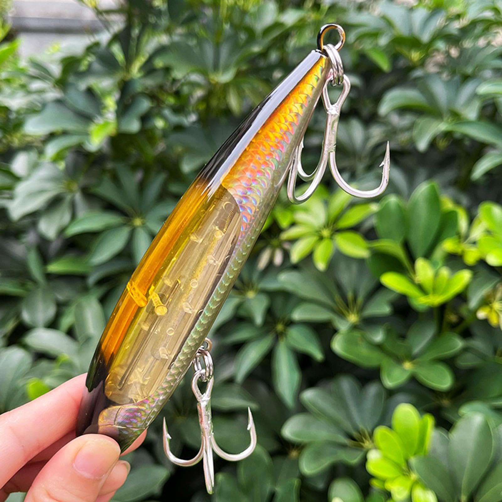 Hard Fishing Lures bright colors with sun-reflective layer for visibility