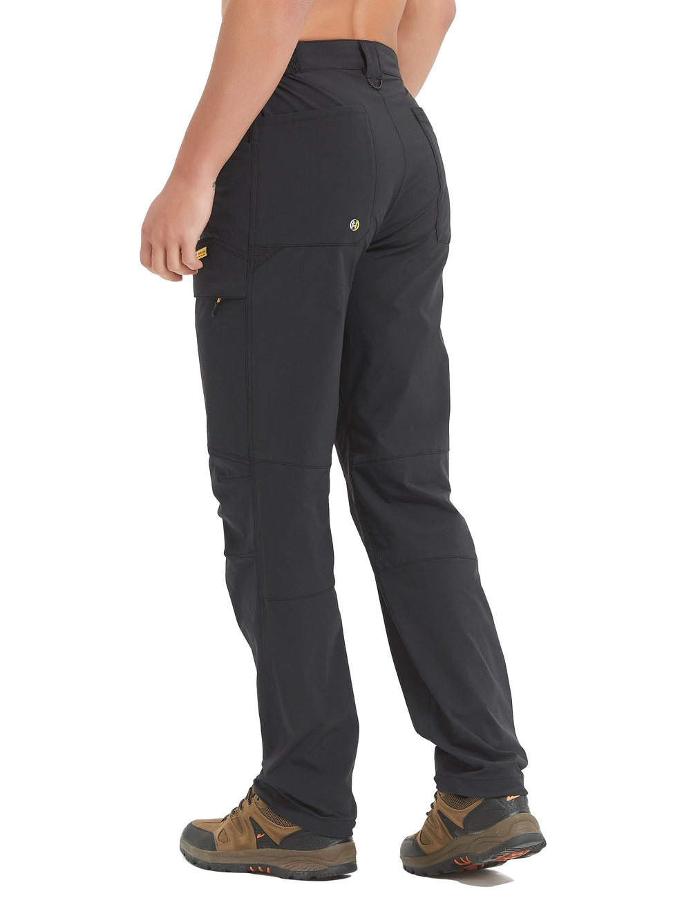 Hard Land elastic waist with cord lock offers secure comfort during hikes and travel.