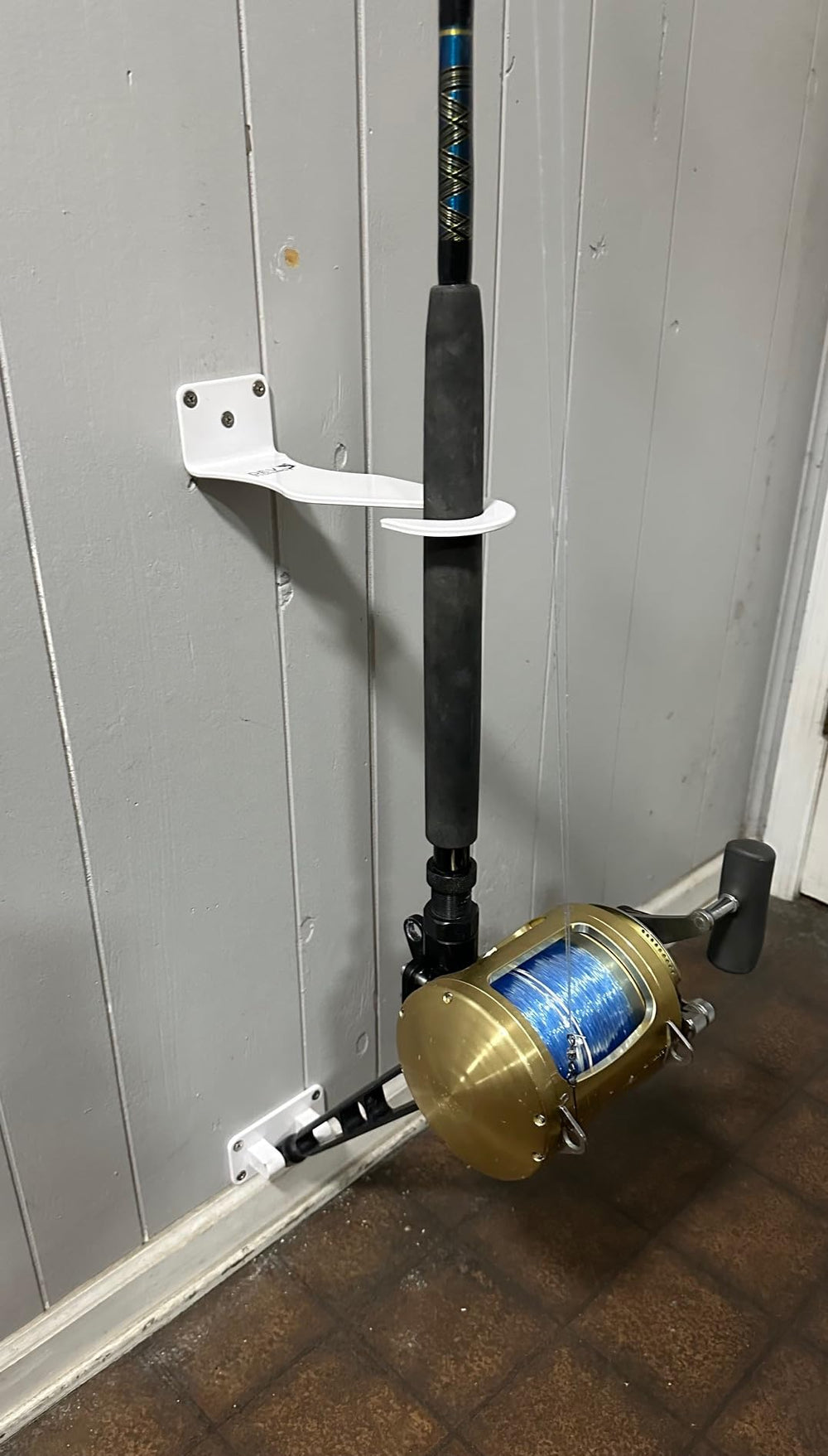 Rod holder display with mounting hardware
