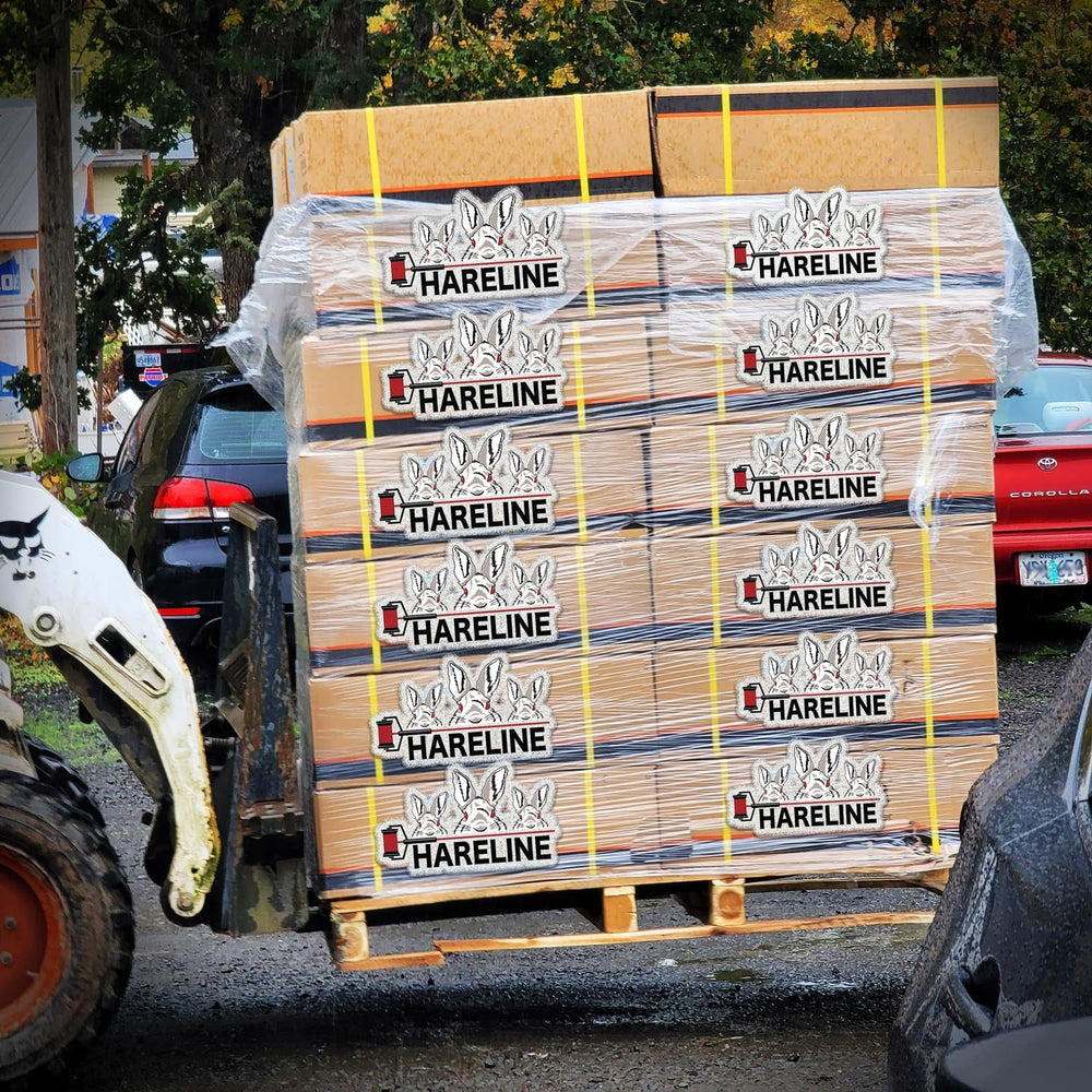 Hareline Dubbin cone head smooth bore enables easy threading and clean finishes.