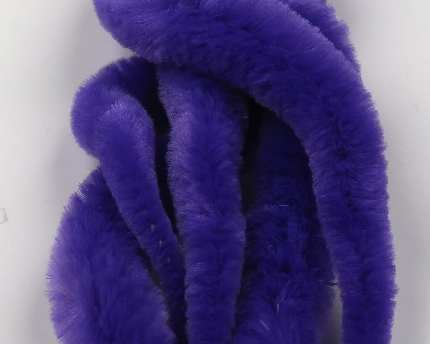 Hareline Mangum's Mini Dragon Tail UV2 purple, soft lifelike action for streamer patterns